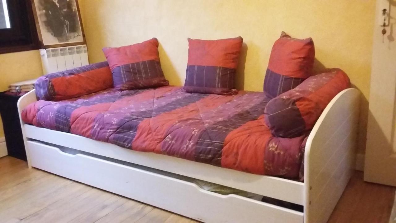 A Clair Matin Apartment Estang Bagian luar foto